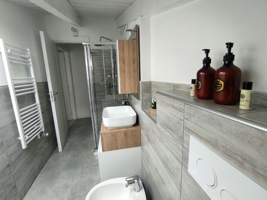 Free Parking Tiny House Wifi Netflix 15 Minuti Dal Duomo Milão Exterior foto